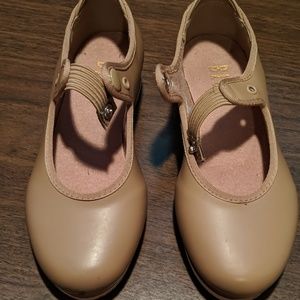 Girls tap shoes nude